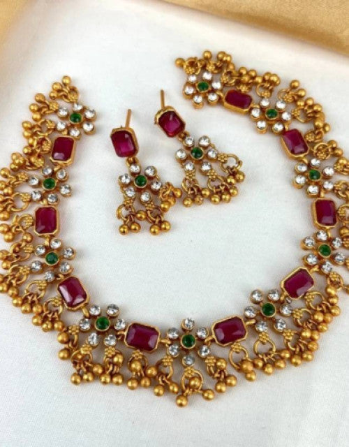 Traditional Wedding Wear Choker Necklace/Jewellery Set For Women - ShopzVibe