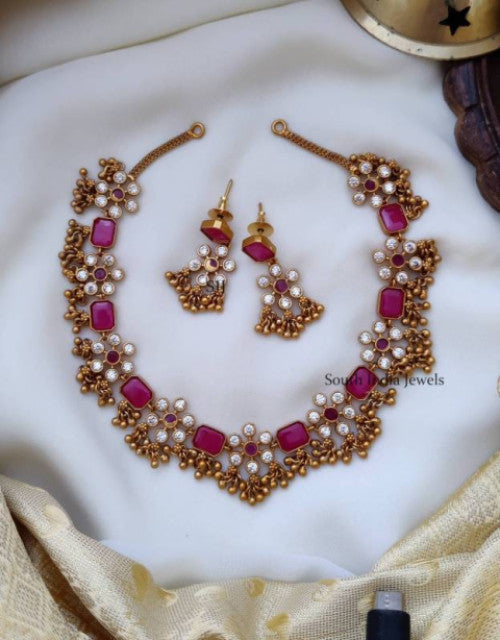 Traditional Wedding Wear Choker Necklace/Jewellery Set For Women - ShopzVibe